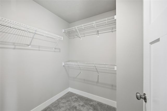 5672 Brook View Avenue, Des Moines, IA 50317