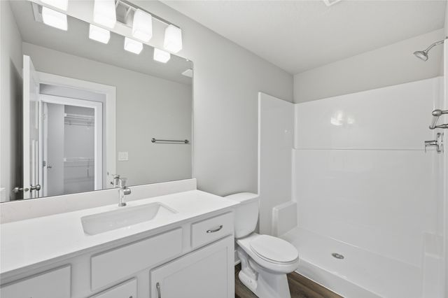 5672 Brook View Avenue, Des Moines, IA 50317