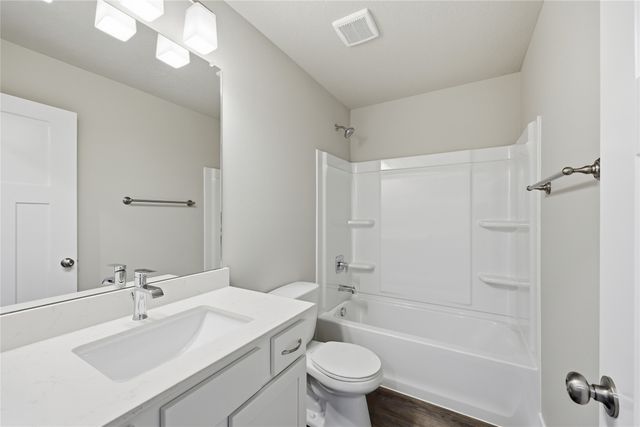 5672 Brook View Avenue, Des Moines, IA 50317