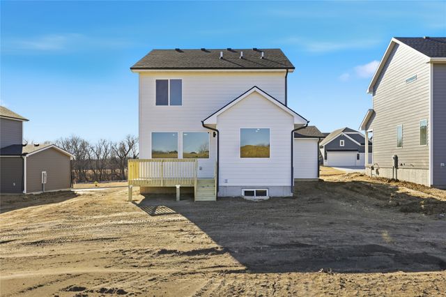 5672 Brook View Avenue, Des Moines, IA 50317