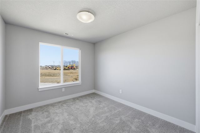5672 Brook View Avenue, Des Moines, IA 50317