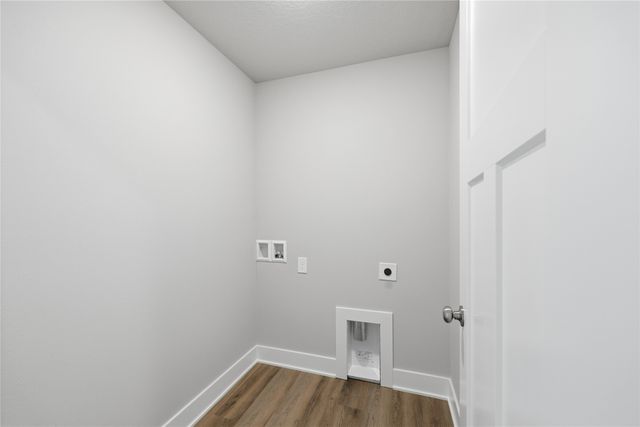 5672 Brook View Avenue, Des Moines, IA 50317