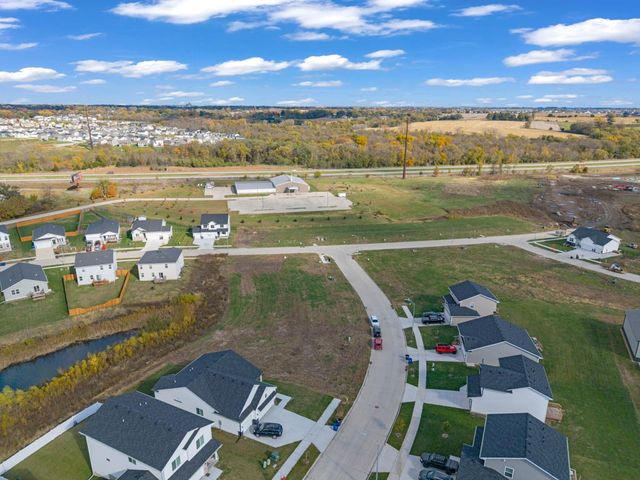 5672 Brook View Avenue, Des Moines, IA 50317