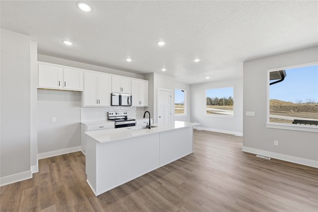 5672 Brook View Avenue, Des Moines, IA 50317
