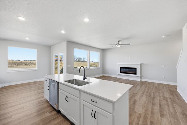 5672 Brook View Avenue, Des Moines, IA 50317