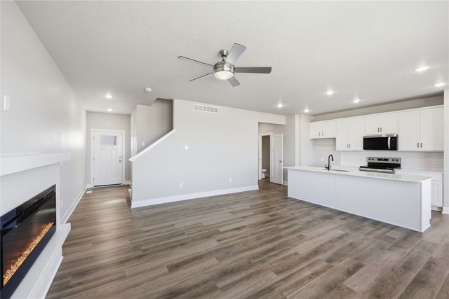 5672 Brook View Avenue, Des Moines, IA 50317