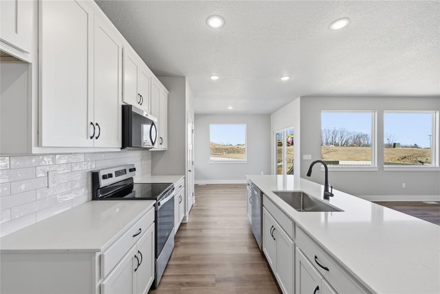 5672 Brook View Avenue, Des Moines, IA 50317
