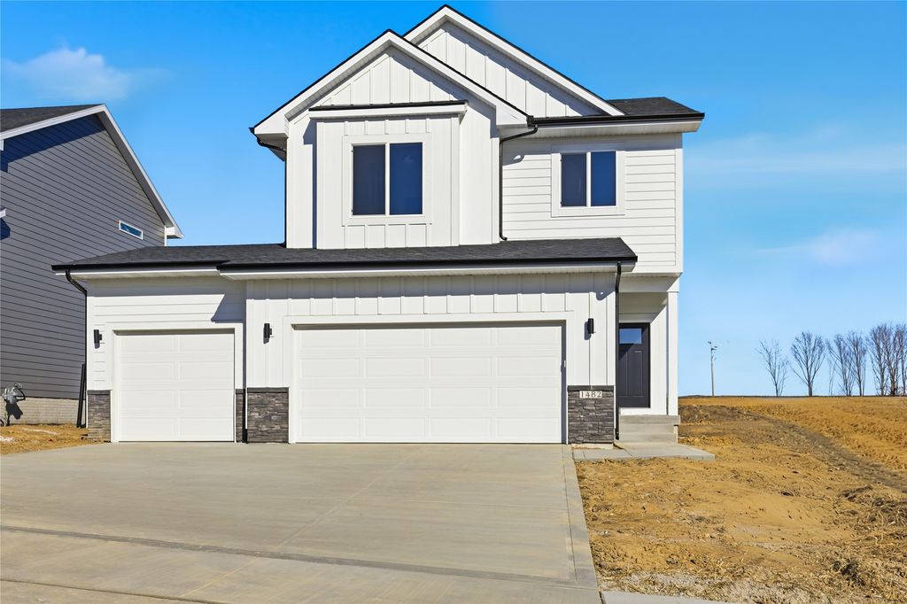 5672 Brook View Avenue, Des Moines, IA 50317