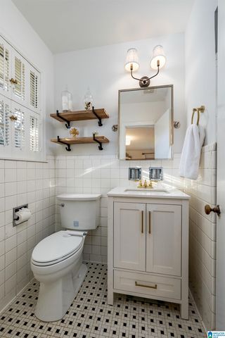 15 GAYWOOD CIRCLE, Mountain Brook, AL 35213