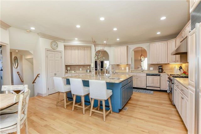 7 Channel LN, Hampton, VA 23664