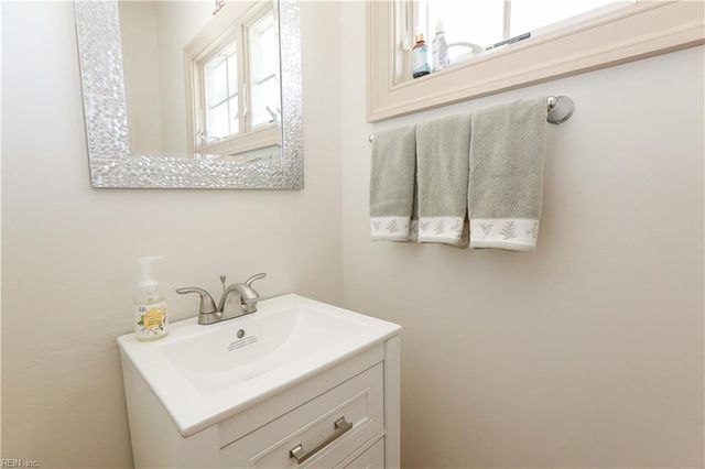 7 Channel LN, Hampton, VA 23664