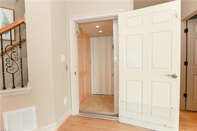 7 Channel LN, Hampton, VA 23664