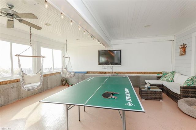 7 Channel LN, Hampton, VA 23664