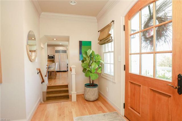 7 Channel LN, Hampton, VA 23664