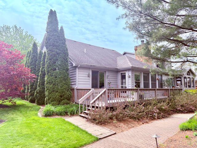 5005 Waters Edge Drive, Valparaiso, IN 46383