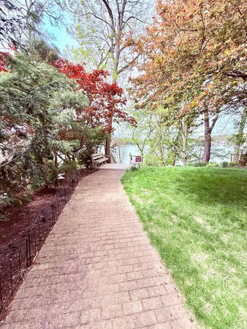 5005 Waters Edge Drive, Valparaiso, IN 46383
