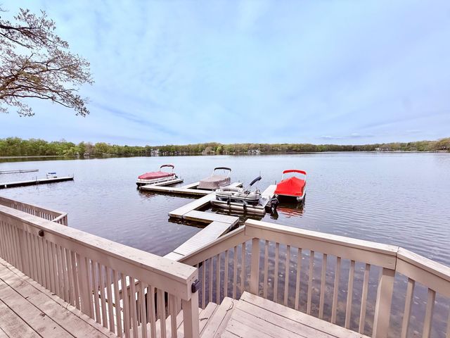 5005 Waters Edge Drive, Valparaiso, IN 46383