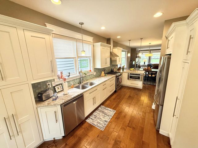 5005 Waters Edge Drive, Valparaiso, IN 46383