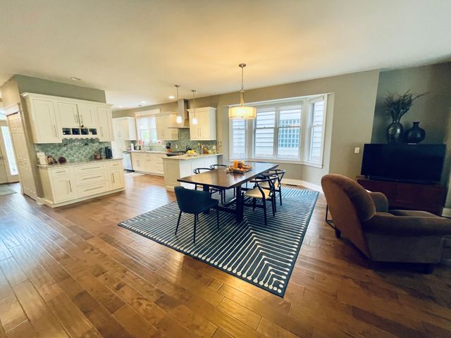 5005 Waters Edge Drive, Valparaiso, IN 46383