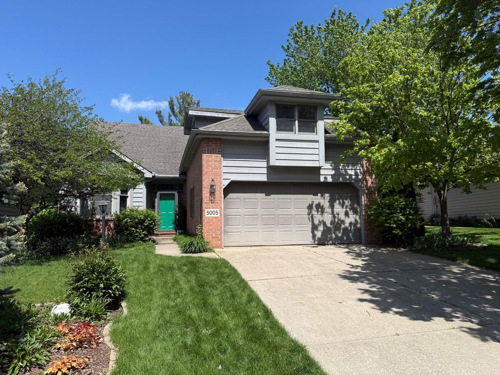 5005 Waters Edge Drive, Valparaiso, IN 46383