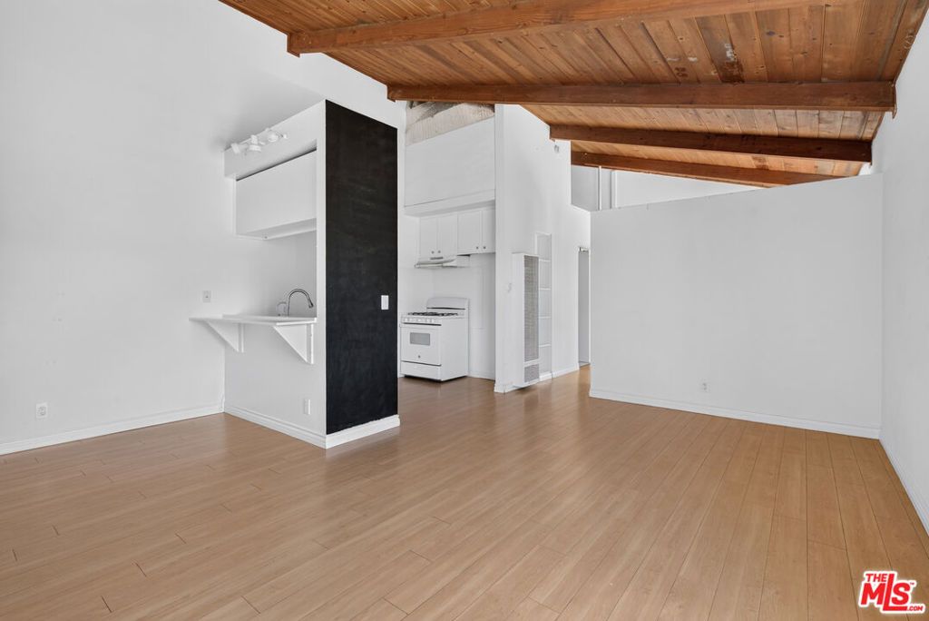 Image 5 of property listing at 13217 Venice Boulevard, Los Angeles, CA 90066