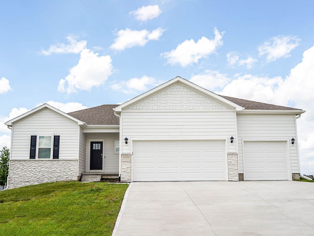 2401 Butler Drive, Adel, IA 50003