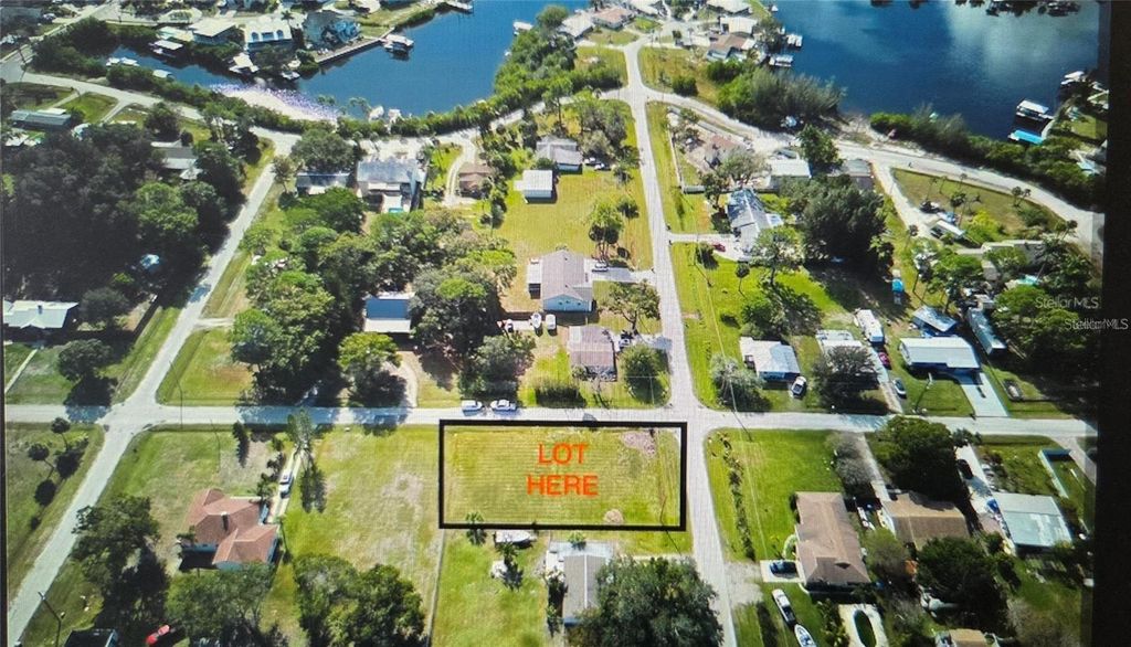 201 6TH STREET NE, Ruskin, FL 33570