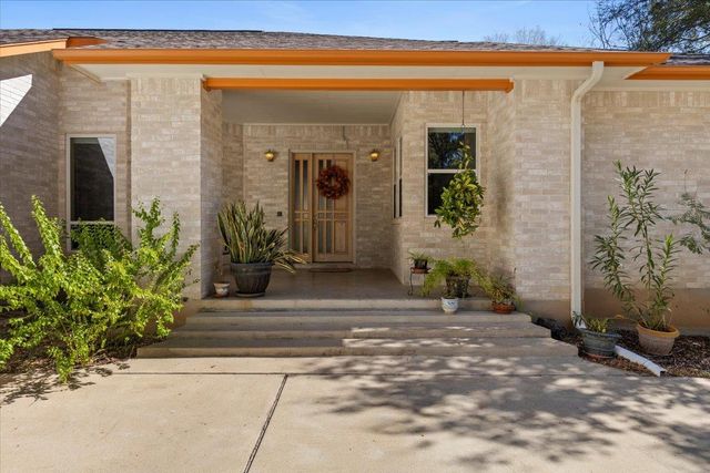 204 Kahana LN, Bastrop, TX 78602