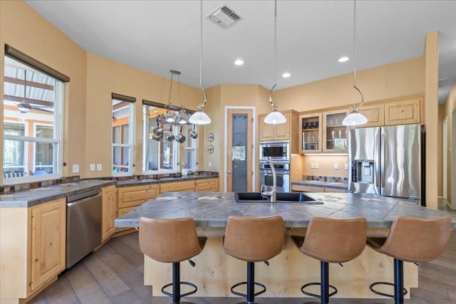 204 Kahana LN, Bastrop, TX 78602