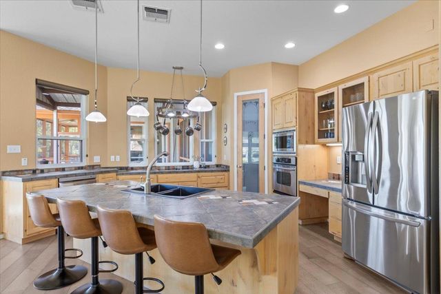 204 Kahana LN, Bastrop, TX 78602