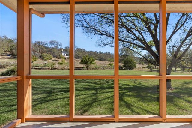 204 Kahana LN, Bastrop, TX 78602