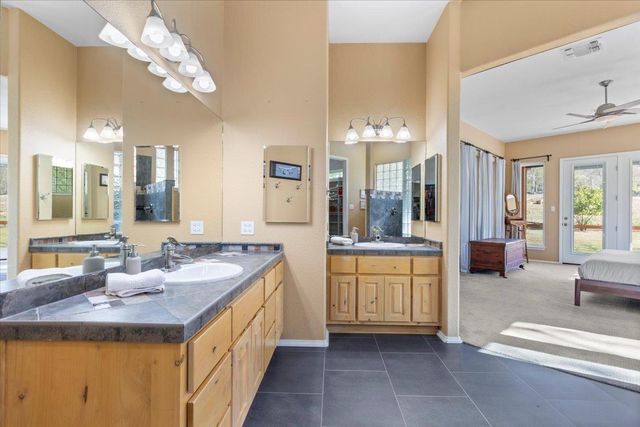 204 Kahana LN, Bastrop, TX 78602