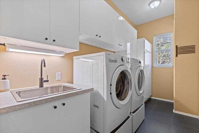 204 Kahana LN, Bastrop, TX 78602