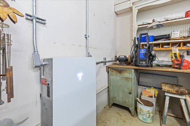 204 Kahana LN, Bastrop, TX 78602