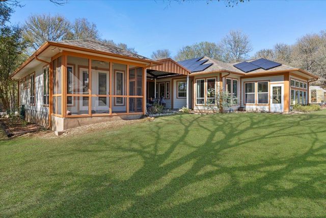 204 Kahana LN, Bastrop, TX 78602