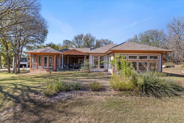 204 Kahana LN, Bastrop, TX 78602
