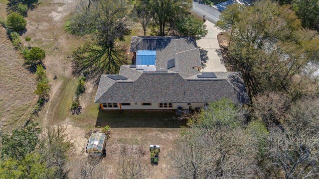 204 Kahana LN, Bastrop, TX 78602