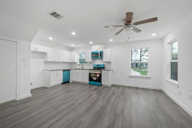 8639 Peachtree St Street, Houston, TX 77016