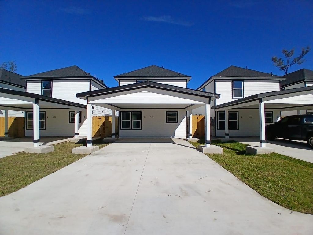 8639 Peachtree St Street, Houston, TX 77016