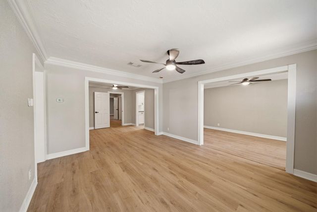 417 13th Avenue N, Texas City, TX 77590