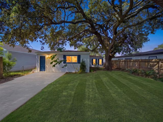 417 13th Avenue N, Texas City, TX 77590