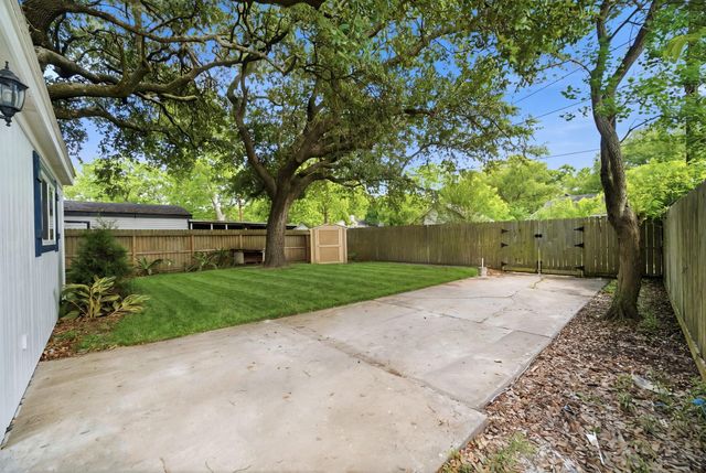 417 13th Avenue N, Texas City, TX 77590