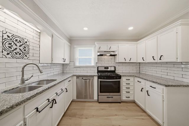 417 13th Avenue N, Texas City, TX 77590