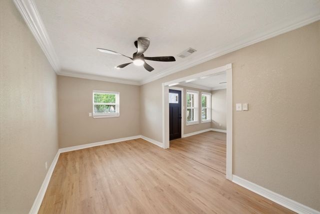 417 13th Avenue N, Texas City, TX 77590