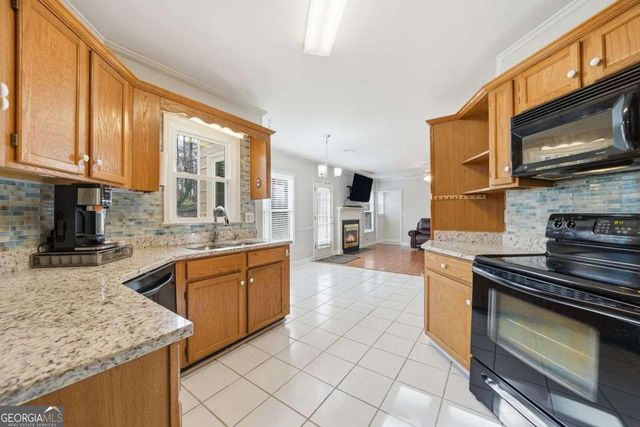 850 Ashley Laine Walk, Lawrenceville, GA 30043