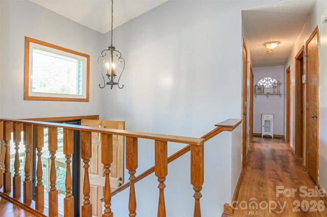 12 Mid Court Drive, Asheville, NC 28804