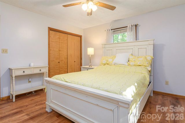 12 Mid Court Drive, Asheville, NC 28804