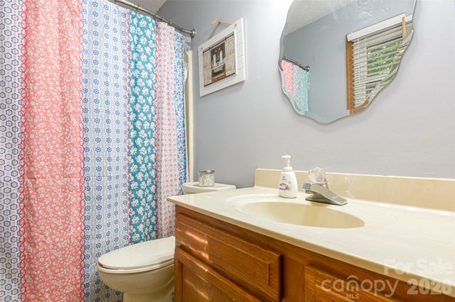 12 Mid Court Drive, Asheville, NC 28804