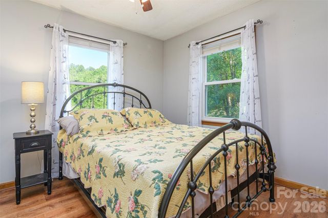 12 Mid Court Drive, Asheville, NC 28804