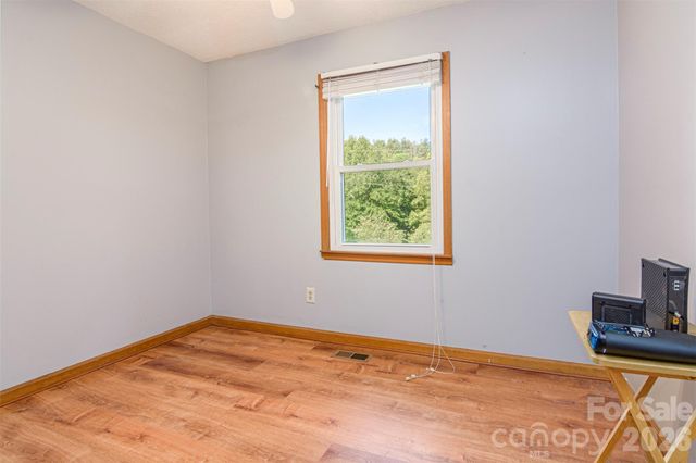 12 Mid Court Drive, Asheville, NC 28804